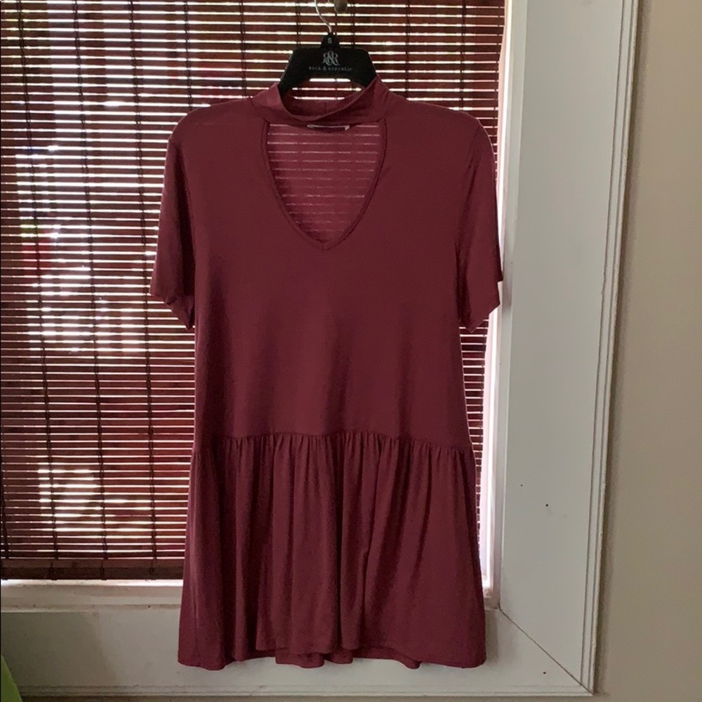 Tunic style with a keyhole neckline